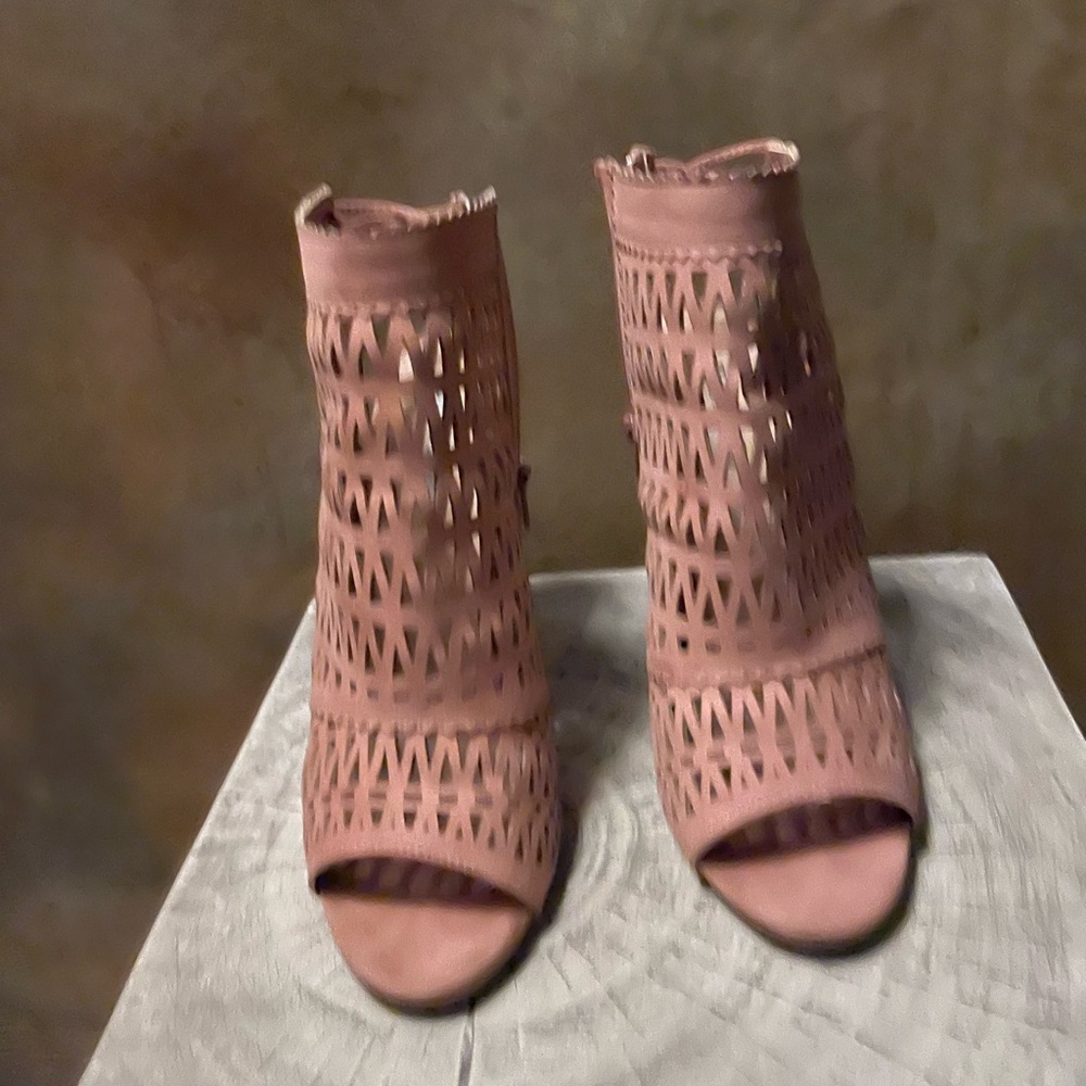 Heels - Picture 3 of 3